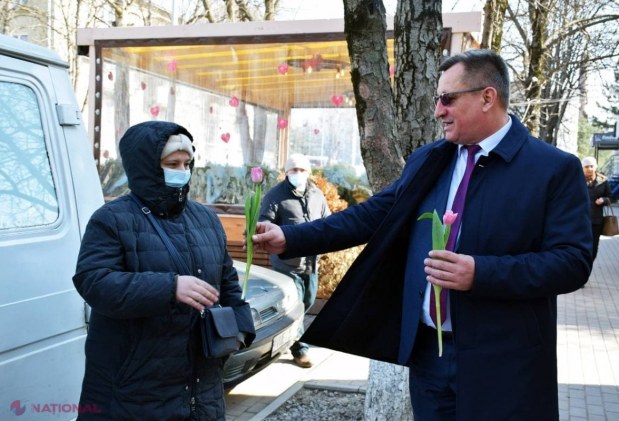 FOTO // Urări de bine și mii de flori au fost împărțite femeilor din orașul și raionul Orhei, precum și în alte localități din țară, de către echipa lui Ilan Șor