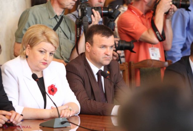 „Gangsterii” și „fițoasele” din Parlament