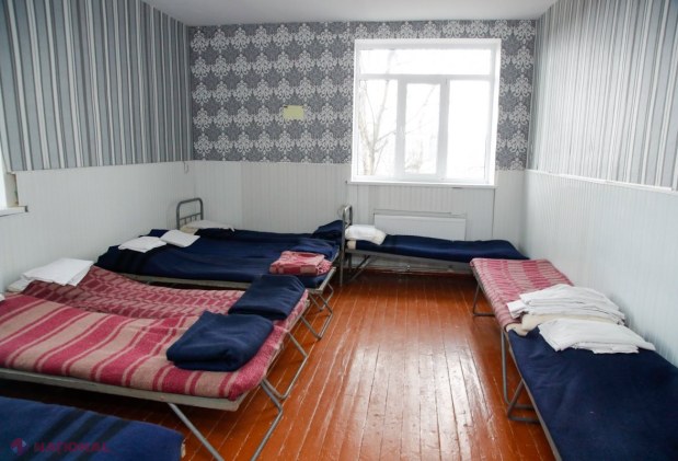 FOTO // Refugiații ucraineni, RECUNOSCĂTORI R. Moldova și Maiei Sandu pentru primirea de care au avut parte. Șefa statului a fost CUPRINSĂ de ucrainenii care s-au pomeni pe drumuri din cauza BOMBARDAMENTELOR lui Putin