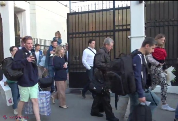 VIDEO // Diplomații ruși, acuzați că ar fi implicați în acțiuni de SPIONAJ și DESTABILIZARE a R. Moldova, PLEACĂ acasă. Un avion guvernamental rusesc a sosit în această dimineață la Chișinău pentru a prelua o parte din personalul Ambasadei Rusiei