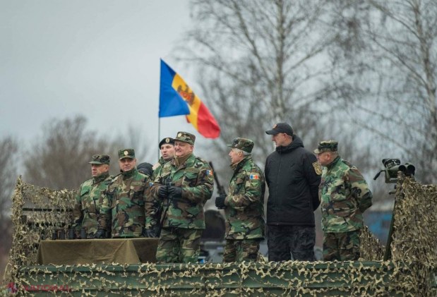 FOTO // Dodon, de la soldat, la comandant: Președintele a primit o UNIFORMĂ personalizată și bocanci americani