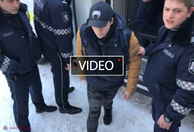 VIDEO // Grupul de persoane, reținut ieri cu bâte și cuțite în timp ce se îndrepta în PMAN, s-a organizat pe o rețea de socializare: Li s-a spus că românii atacă vorbitorii de limbă rusă