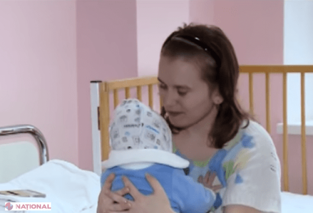 Bebelușul din Sângerei care a fost operat cu succes, după ce l-a purtat cinci luni în burtă pe fratele său geamăn, va fi externat mâine