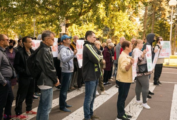 Angajații Guvernului R. Moldova, așteptați de dimineață de membrii și sipatizanții Partidului „ȘOR”: „Nu slujiți regimul PAS”