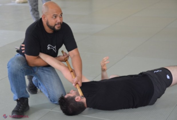 FOTO // O nouă FEDERAȚIE sportivă în R. Moldova. Organizatorii au desfășurat un seminar demonstrativ de arte marțiale filipineze, care e menit să impulsioneze dezvoltarea luptelor tradiționale filipineze