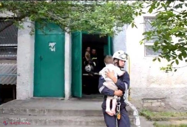 „A ieșit să bea 100 de grame”. Detalii în cazul celor doi copii de la Bălți, la un pas să cadă de la etajul cinci