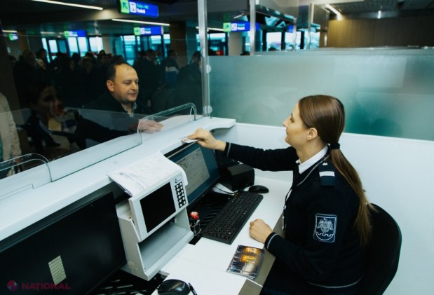 FOTO // Autoritățile renunța la „bilingvismul armonios” care favoriza rusa. Limba RUSĂ a fost înlocuită cu cea UCRAINEANĂ în cadrul campaniei NAȚIONALE „De sărbători, R. Moldova te așteaptă acasă”