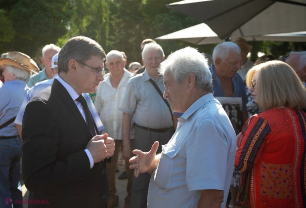 VIDEO, FOTO // Lacrimi și tristețe la monumentul „Trenul durerii”, în memoria victimelor celui de-al doilea val al deportărilor staliniste din anul 1949. Putin, somat să plătească DESPĂGUBIRI familiilor deportate în vagoane pentru ANIMALE