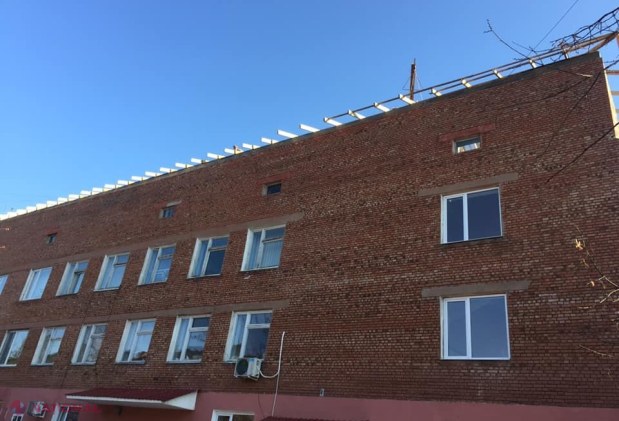 FOTO // Un nou PROIECT realizat cu sprijinul României: Consiliul Județean Vaslui a ALOCAT circa 1 300 000 de lei pentru RENOVAREA acoperișului Centrului raional de sănătate din Anenii Noi