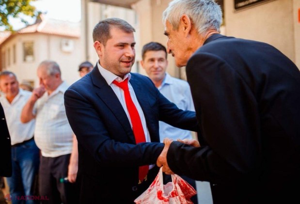 FOTO // Mai mulți susținători ai lui Ilan Șor s-au adunat din nou în fața Curții de Apel Cahul, pentru a cere „dreptate și justiție corectă”