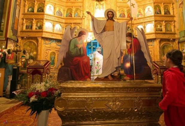 REPORTAJ FOTO // Noaptea Învierii la Mănăstirea