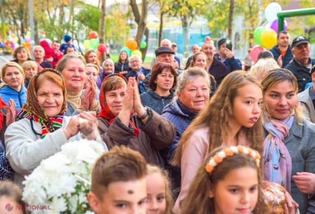 FOTO // Primarul de Orhei, Ilan Șor, a mai inaugurat o curte renovată capital, în cadrul Programului „Operațiunea Curtea”
