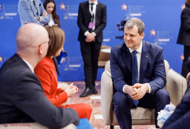 GALERIE FOTO // Maia Sandu, ținută IMPECABILĂ la summitul Comunității Politice Europene. Șefa statului a promovat interesele R. Moldova în fața celor mai puternici lideri ai Europei - cancelarul Merz, Emmanuel Macron, Keir Starmer sau Zelenski