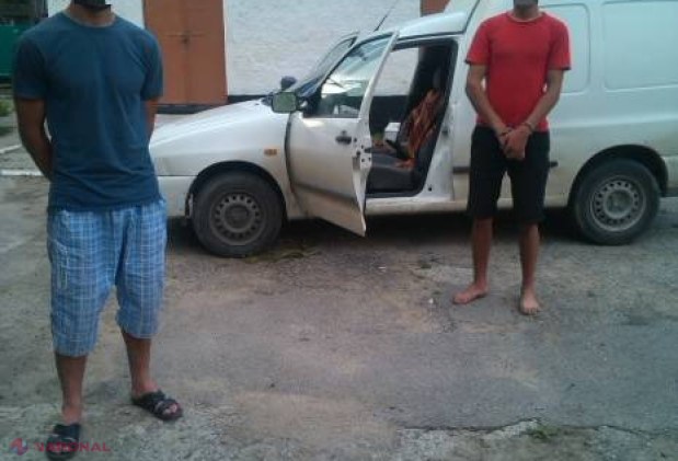 CRIMĂ la Ialoveni // L-a rugat să-l ia cu maşina în capitală, dar pe drum l-a INJUNGHIAT şi i-a furat automobilul
