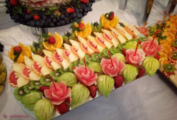 Sculpturile GUSTOASE de la Soroca! Doamna care transformă fructele şi legumele în artă culinară