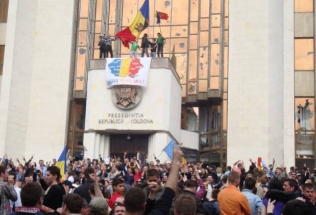 Opinie: „7 ani de la 7 aprilie. Voronin s-a reîncarnat în Plahotniuc. PCRM s-a reîncarnat în PD. Vom avea şi alte revolte sângeroase”