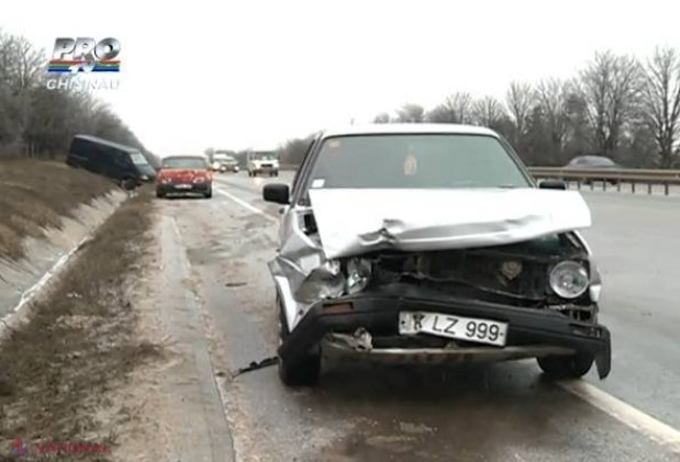 FOTO // GHINION: Aproape 30 de mașini implicate în ACCIDENTE la intrarea în Chișinău dinspre Stăuceni