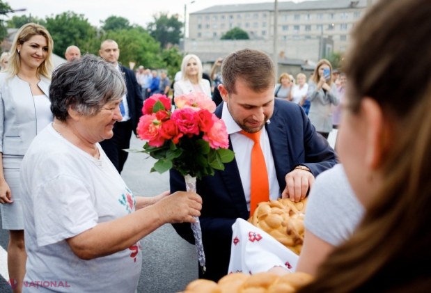 FOTO // O nouă stradă, dar și un SCUAR din Orhei, reparate capital, au fost date în exploatare de către Ilan Șor