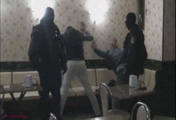 ȘANTAJ // SIS a REȚINUT un cetățean străin. Cu ce se ocupa acesta în R. Moldova