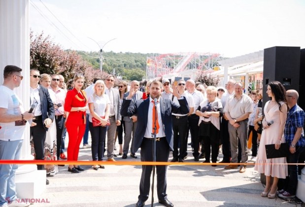 FOTO // Parcul de distracții „OrheiLand” a fost REDESCHIS. Primăria Orhei anunță că la deschidere au participat zeci de mii de părinți și copii