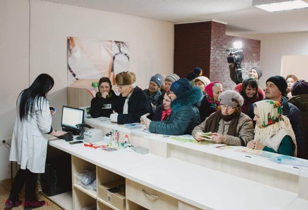 FOTO // Premieră pentru comuna Jora de Mijloc. Este prima localitate rurală unde a fost inaugurată o Farmacie Socială. Prețurile la medicamente sunt cu 40% mai mici
