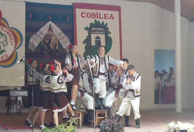FESTIVAL // Cântece și dansuri „La umbra stejarului” lui Ștefan cel Mare și Sfânt din satul Cobâlea