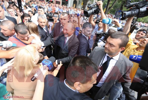 FOTO // Băsescu, emoționat până la LACRIMI