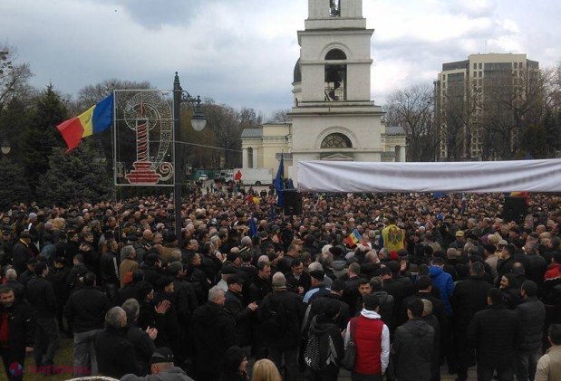 Protest, un Marş al Tăcerii şi lumânări în centrul capitalei