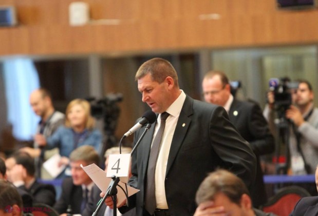 Voronin a declanșat un RĂZBOI: „Umblă băut tot timpul. Nu poate nici scrie, nici citi, este agramat total”