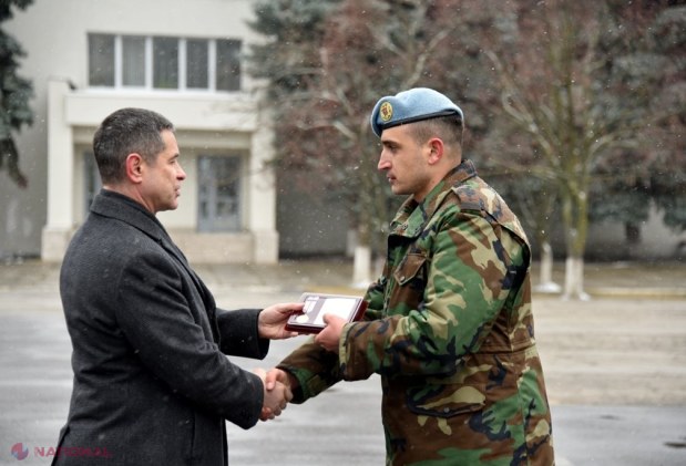 Ministrul Apărării le-a solicitat militarilor reveniți din Kosovo să împărtășească și colegilor de acasă din experiența acumulată de la pacificatorii din alte armate