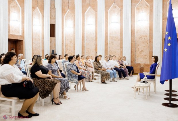FOTO // Șefa statului s-a întâlnit cu cei 53 de profesori care merg la cursuri în România. Maia Sandu: „Limba română creează punți între comunități și țări. Sunt convinsă că acest liant social va crește coeziunea națională și va uni oameni”