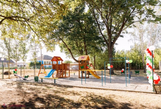 FOTO // Încă PATRU terenuri de joacă pentru copii, date în exploatare la inițiativa echipei lui Ilan Șor