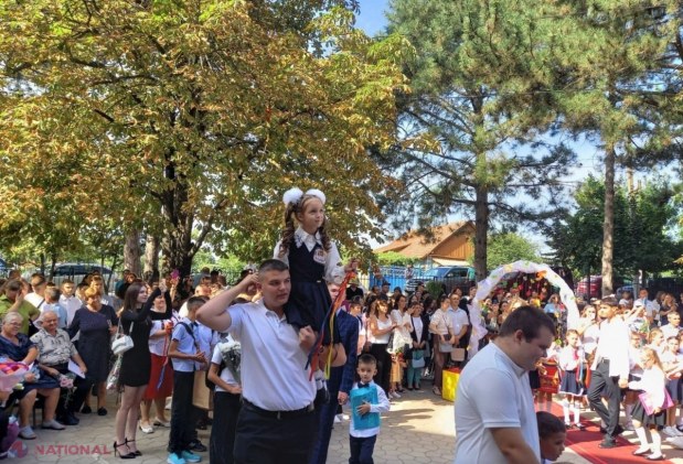 Elevii Liceului „Ștefan cel Mare și Sfânt” din Grigoriopol, la școală, pe 1 septembrie: Vicepremierul Serebrian le-a mulțumit pedagogilor și părinților pentru curajul și devotamentul față de cauza națională