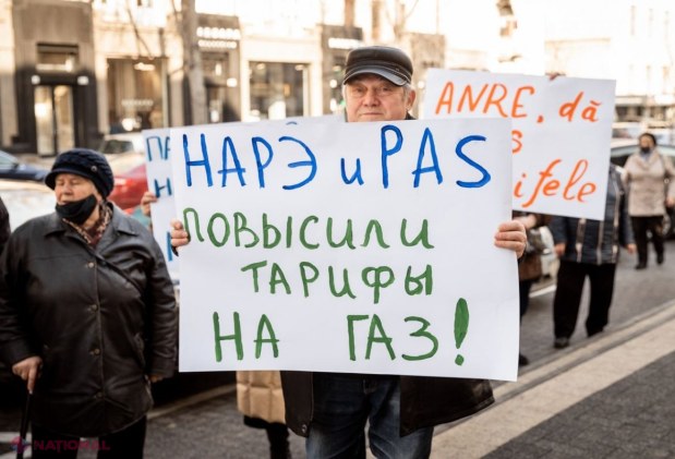 FOTO // Reprezentanții și simpatizanții Partidului „ȘOR” au PROTESTAT în fața ANRE și au cerut DEMISIA conducerii aceste instituții: „VAMPIRII energetici ai Moldovei”