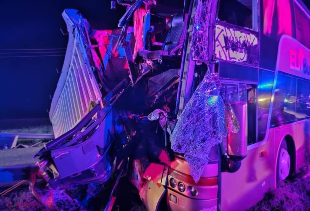FOTO, UPDATE // Autocar cu peste 70 de cetățeni ai R. Moldova, care mergeau la mare, accident grav în România: Numeroși pasageri au ajuns la spital