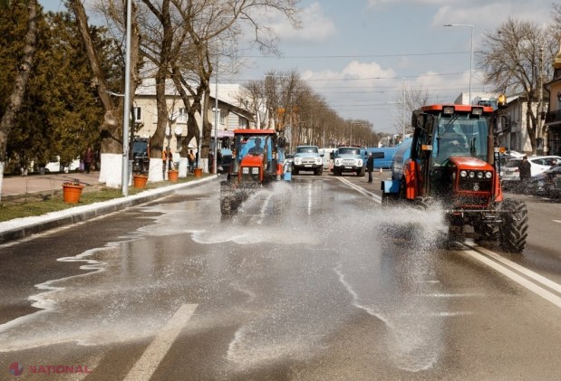 FOTO // La Orhei este în toi curățenia de primăvară. Străzile sunt spălate cu ȘAMPON special