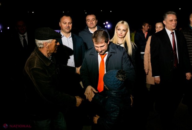 FOTO // Partidul „ȘOR” a instalat un sistem de ILUMINARE stradală în prima dintre cele 104 localități în care a promis că va face acest lucru