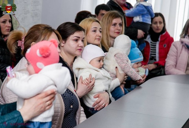 Programul continuă - 32 de familii din Orhei au primit îndemnizații unice din partea primarului Șor. Sumele variază între 7000 și 10 000 de lei