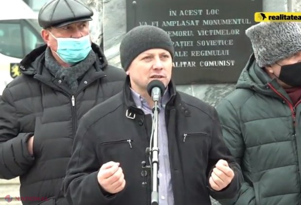 VIDEO // Fermierii anunță că BLOCHEAZĂ Vama Leușeni. Agricultorii și-au reluat PROTESTELE din centrul Chișinăului: „Ei special au ridicat cota la TVA la 12%, pentru ca să se laude acum că o coboară la 8%”