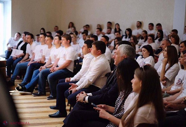 FOTO // Plahotniuc a IDENTIFICAT viitorii lideri ai formațiunii, după care a ÎMBLÂNZIT caii putere ai unei motociclete