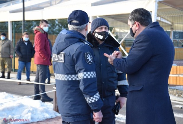 FOTO // Spirite încinse la Orhei, unde zece de polițiști au împânzit „OrheiLand”. Guvernarea este acuzată că a „luat sub asediu” parcul de distracții: „Aceasta este o bătaie de joc, Poliția a alungat copiii din parc”