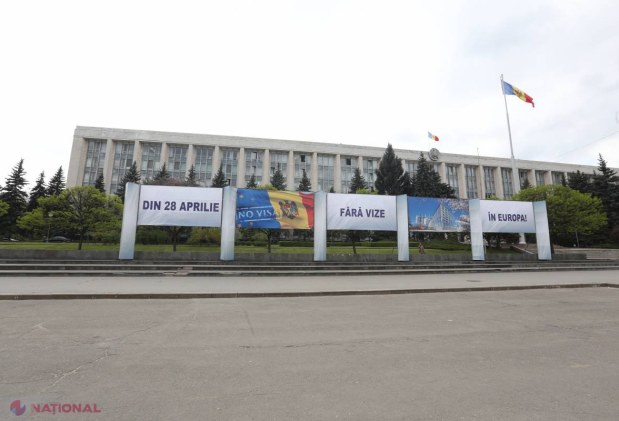 FOTO // R. Moldova se pregătește să SĂRBĂTOREASCĂ regimul liberalizat de vize cu UE
