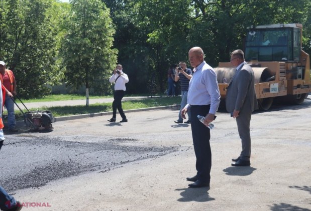 FOTO // La Orhei continuă lucrările ample de RENOVARE a străzii centrale: Șor: „Dodon găsește un milion de motive că nu repare drumurile în sate. Va trece pandemia și el va găsi alte motive pentru a-și acoperi neputința”