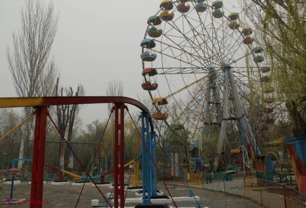 DISTRACȚIE // Cât de SIGUR este caruselul din Chișinău