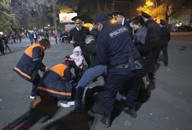 Foto // Concertul din PMAN. Veselie mare și tone de gunoi