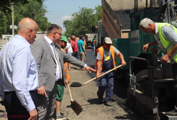 FOTO // La Orhei continuă lucrările ample de RENOVARE a străzii centrale: Șor: „Dodon găsește un milion de motive că nu repare drumurile în sate. Va trece pandemia și el va găsi alte motive pentru a-și acoperi neputința”