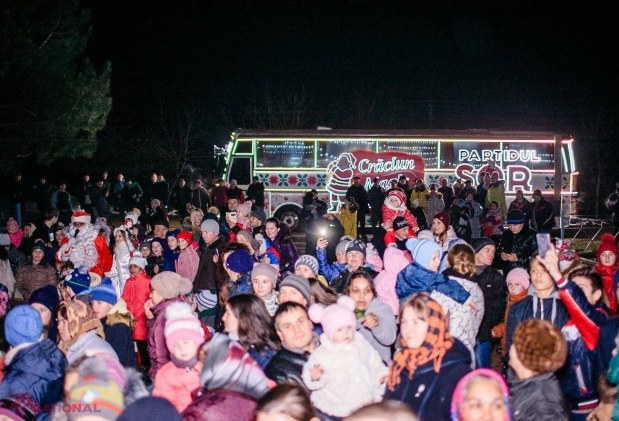FOTO // Autobuzul de Crăciun al Partidului „ȘOR” a pornit prin satele din raionul Orhei