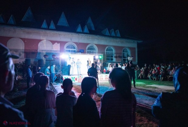 FOTO // Încă într-un sat din raionul Fălești, Partidul „ȘOR” a aprins lumina stradală: „Timp de peste 30 de ani la noi nu a existat iluminat stradal”