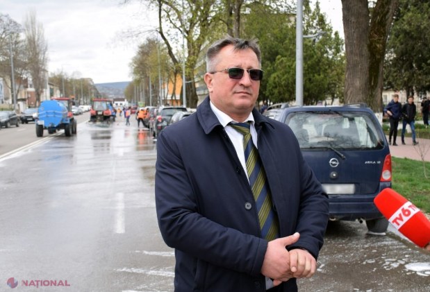 FOTO // Străzi spălate cu ȘAMPON special la Orhei. Autoritățile locale au demarat CURĂȚENIA de primăvară, inclusiv aplicarea marcajului rutier