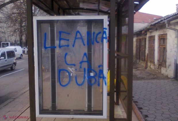 Foto // LOZINCI antiGUVERN, scrise la o STAȚIE din capitală